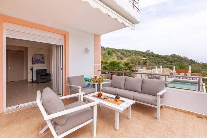 Villa Oasis Galatás 外观 照片