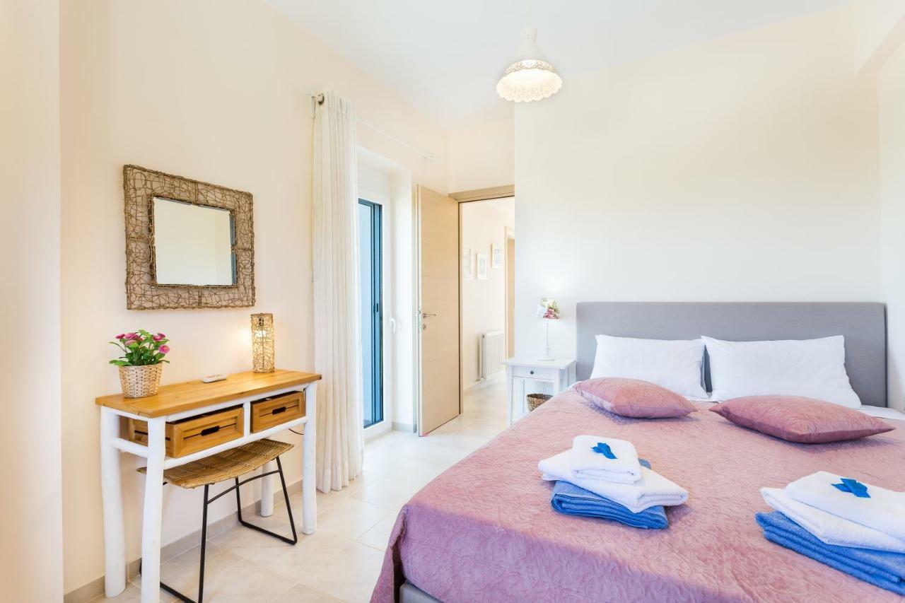 Villa Oasis Galatás 外观 照片