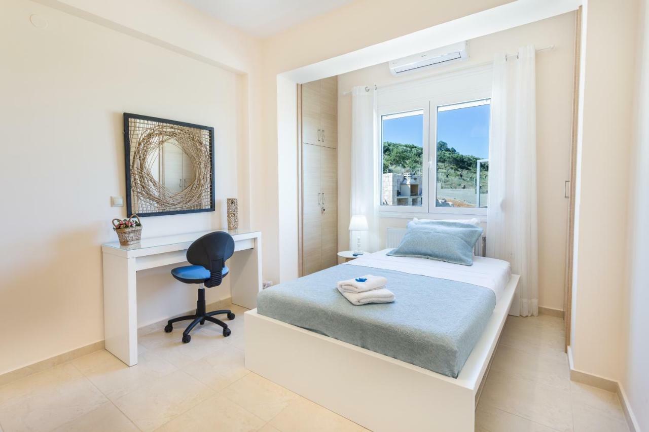 Villa Oasis Galatás 外观 照片