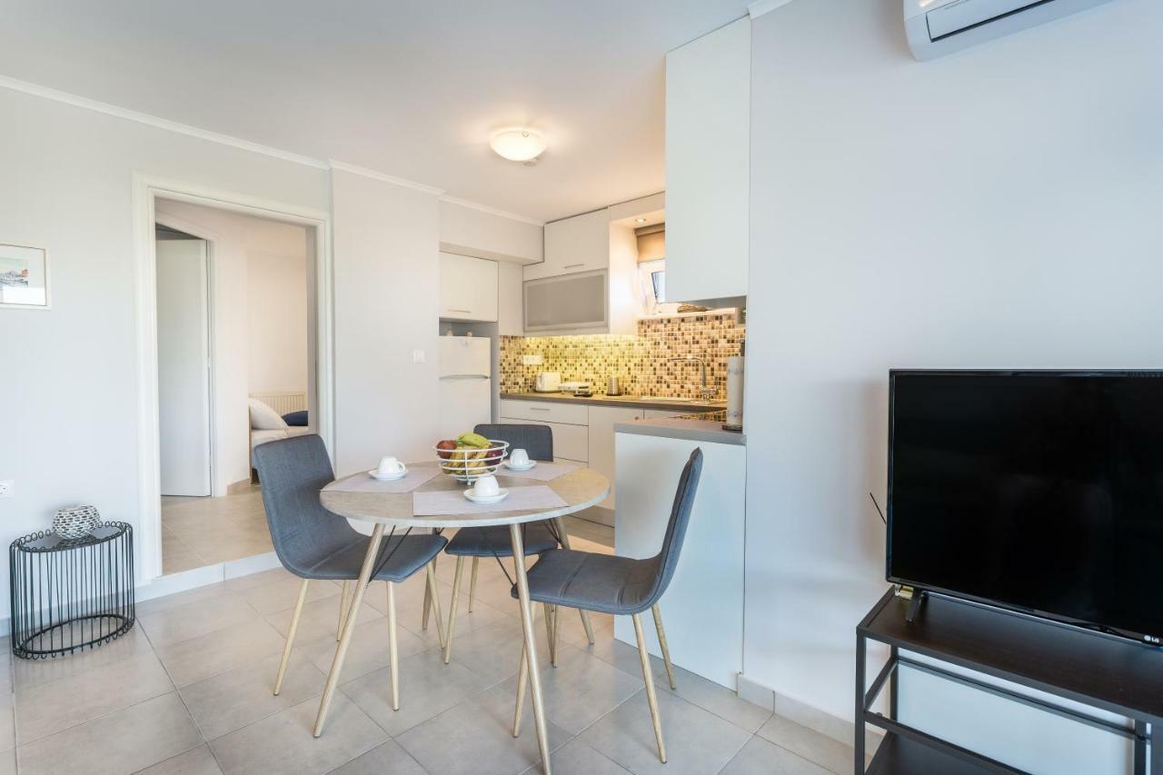 Villa Oasis Galatás 外观 照片
