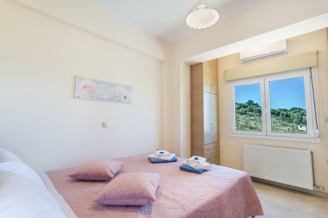 Villa Oasis Galatás 外观 照片