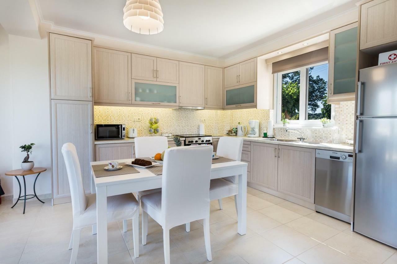 Villa Oasis Galatás 外观 照片