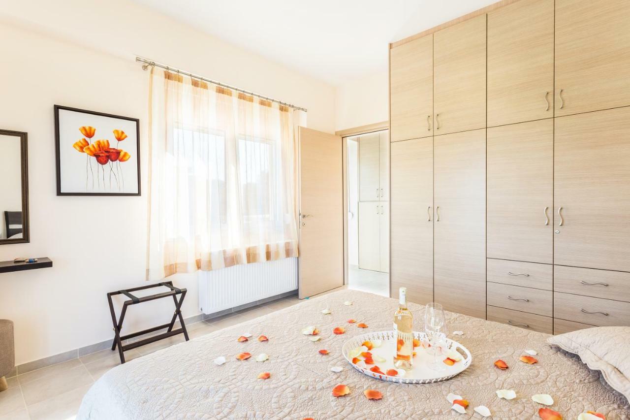 Villa Oasis Galatás 外观 照片