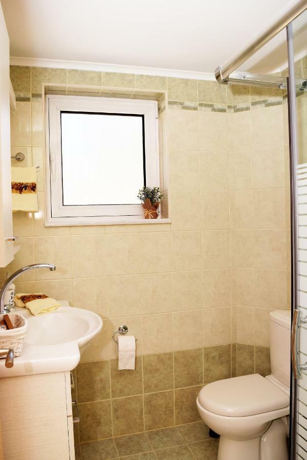 Villa Oasis Galatás 外观 照片